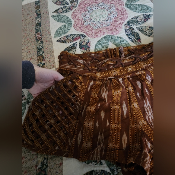 FREE PEOPLE (RARE) Aztec shorts with waffle pockets and crisscross waist detail - Picture 3 of 5
